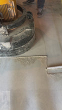 Cargar y reproducir el video en el visor de la galería, Zapatas de amolado de diamante de segmentos dobles Husqvarna de grano 16/20 para hormigón