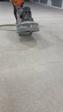 Cargar y reproducir el video en el visor de la galería, Lavina diamond disc grinding concrete