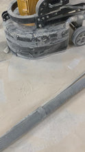 Cargar y reproducir el video en el visor de la galería, Zapatas de pulido de diamante de doble barra trapezoidal de grano 30/40 de Diamatic Sase para hormigón